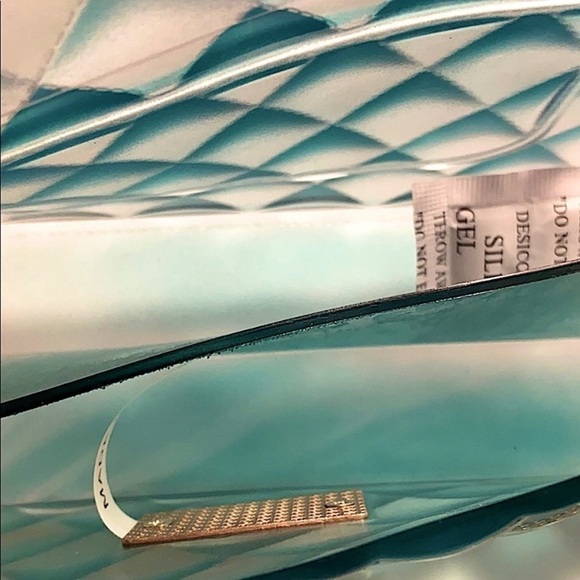 Vegan Jelly Style Teal Color Turn Lock Cassette Gold Chain Handbag. - Picture 3 of 4